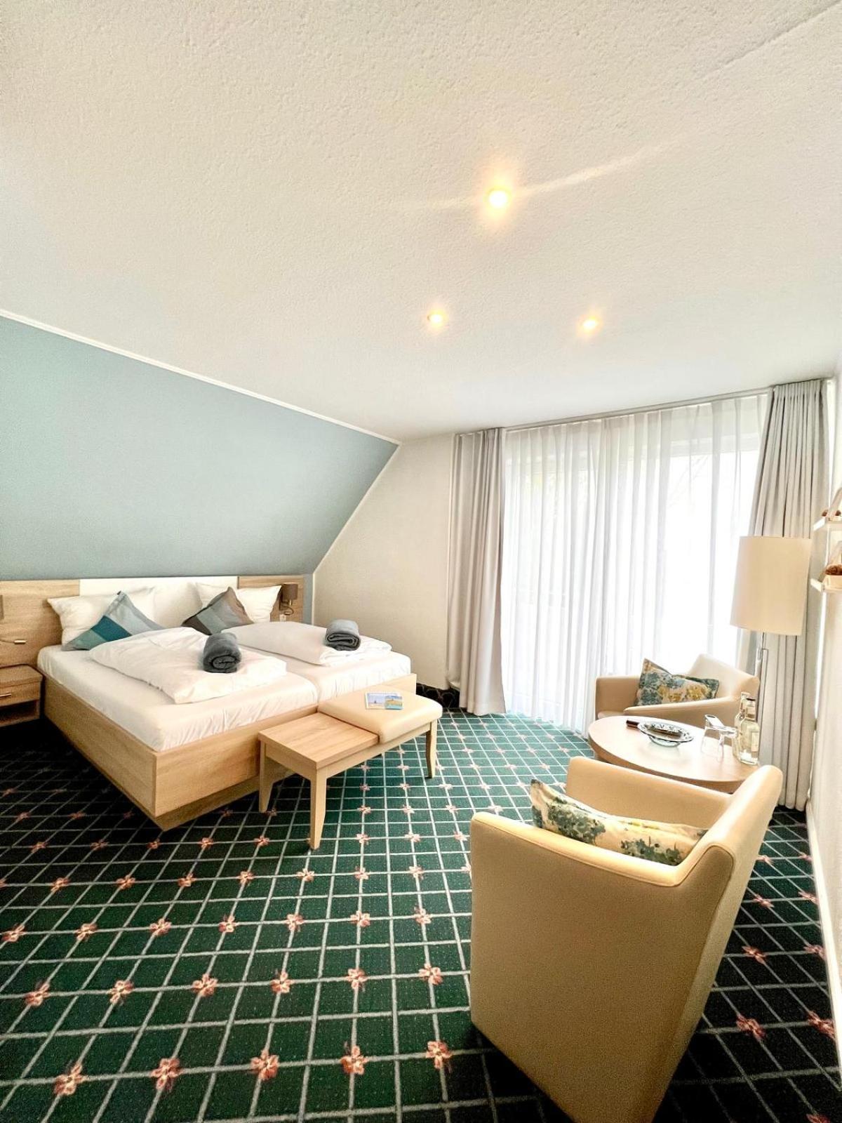 Kirchspielkrug Landhotel & Restaurant Вестерхевер Екстериор снимка